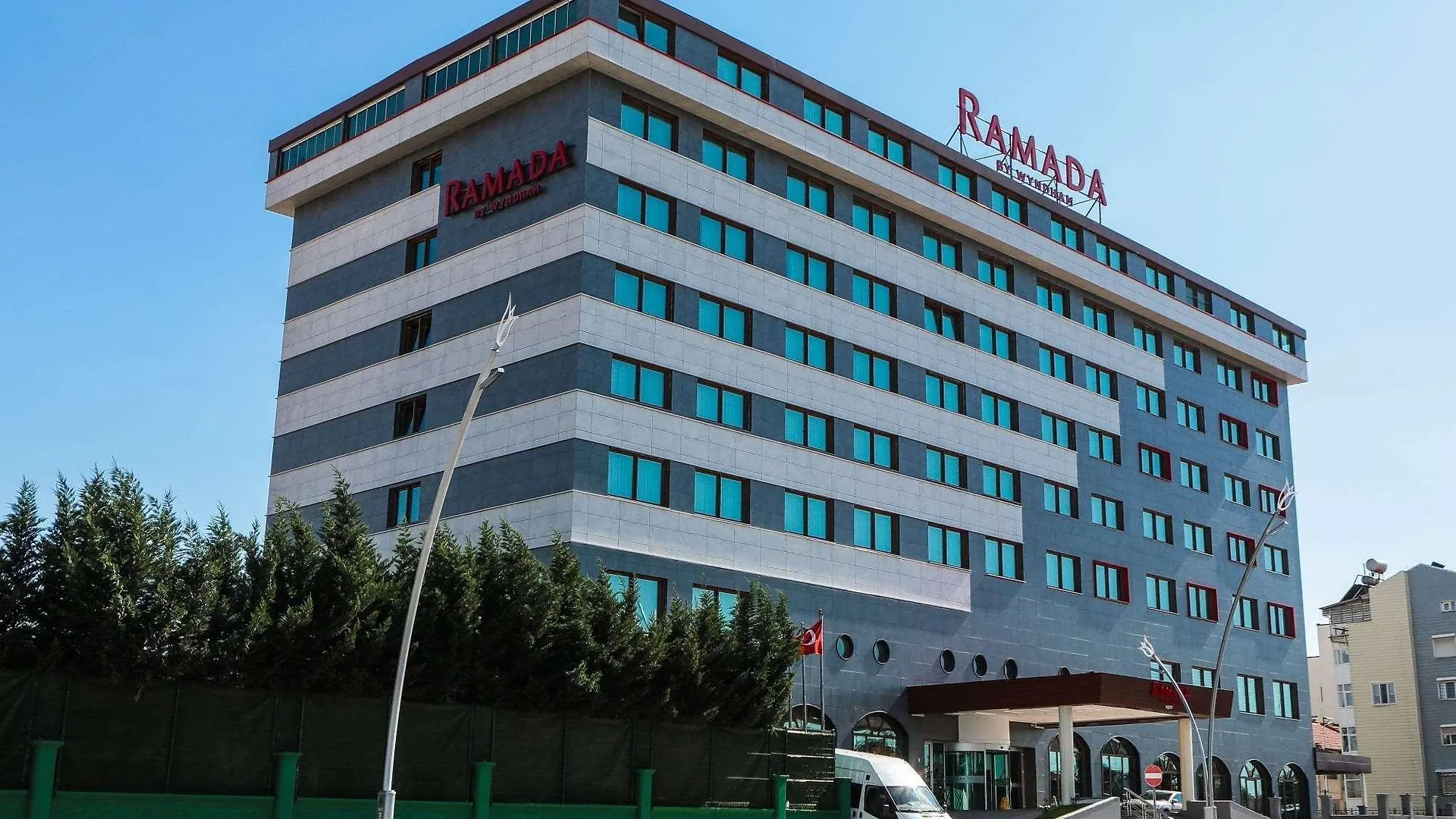 Ramada Uşak 4*,